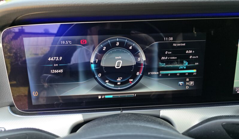 
								Mercedes-Benz E 220 full									