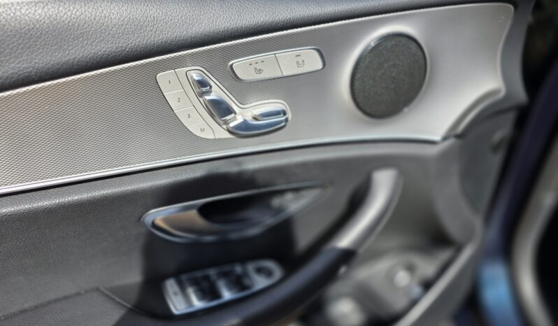 
								Mercedes-Benz E 220 full									