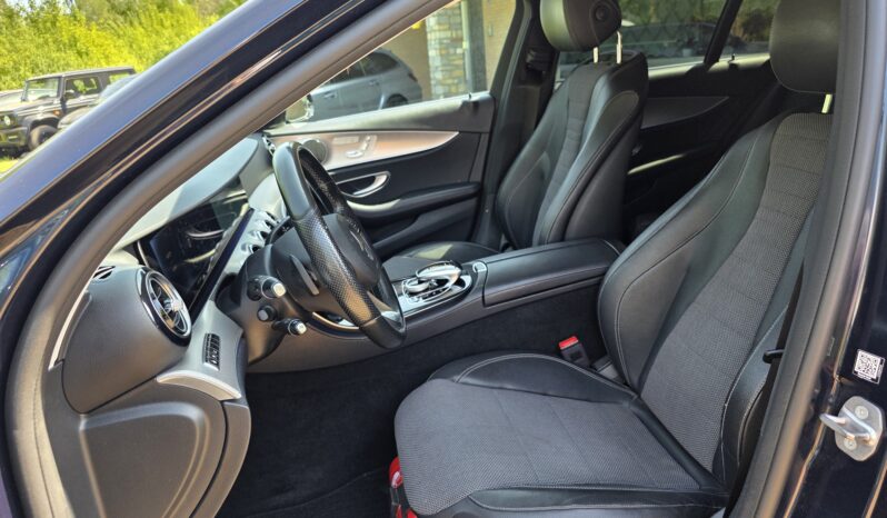 
								Mercedes-Benz E 220 full									