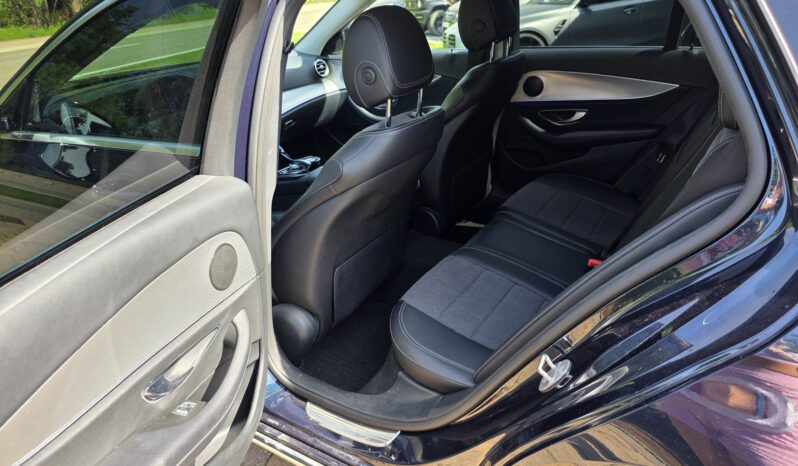 
								Mercedes-Benz E 220 full									