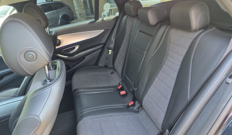 
								Mercedes-Benz E 220 full									