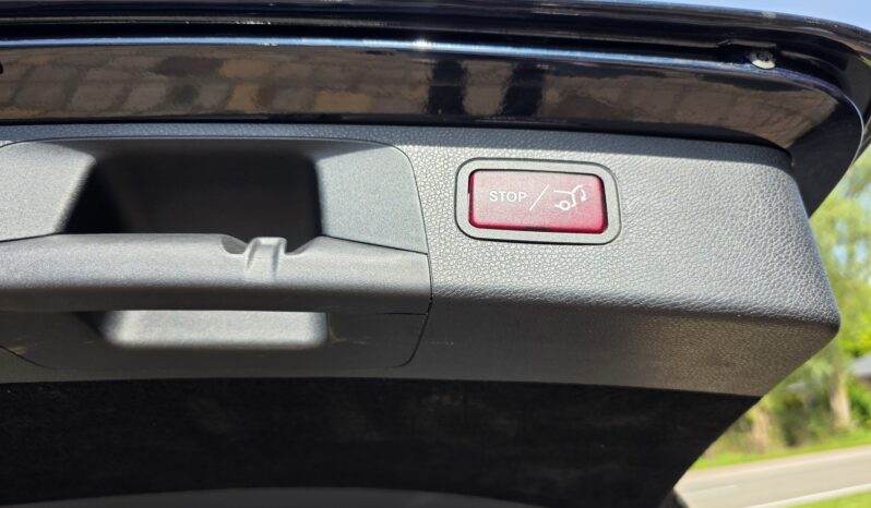 
								Mercedes-Benz E 220 full									