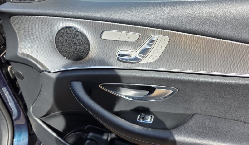 
								Mercedes-Benz E 220 full									