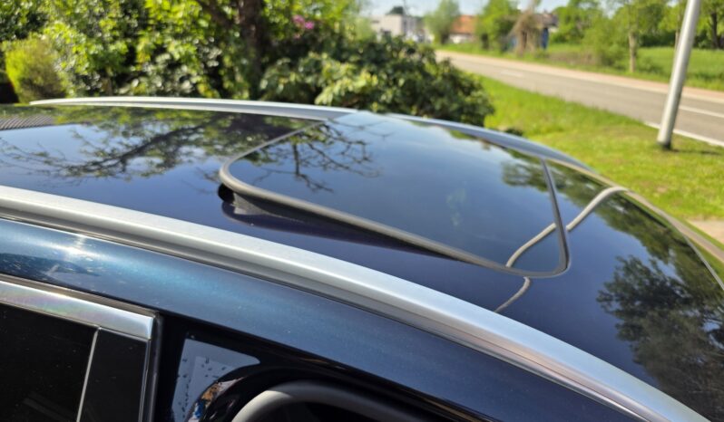 
								Mercedes-Benz E 220 full									