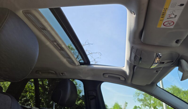 
								Mercedes-Benz E 220 full									