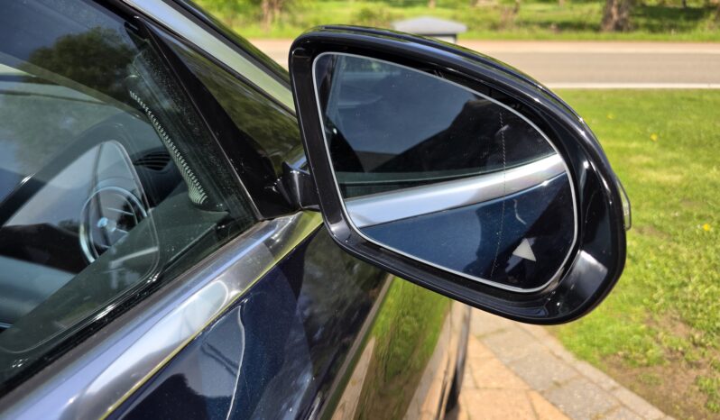 
								Mercedes-Benz E 220 full									