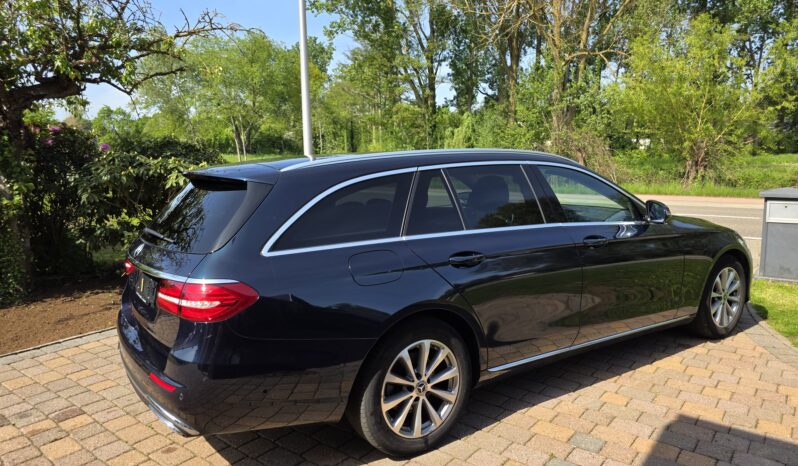 
								Mercedes-Benz E 220 full									