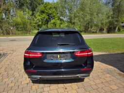 
										Mercedes-Benz E 220 full									