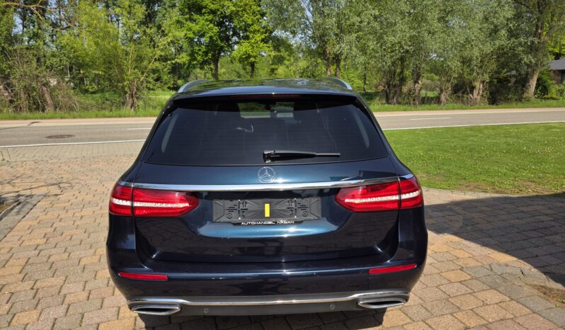 
								Mercedes-Benz E 220 full									