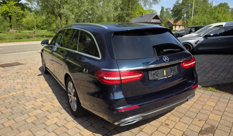 
								Mercedes-Benz E 220 full									