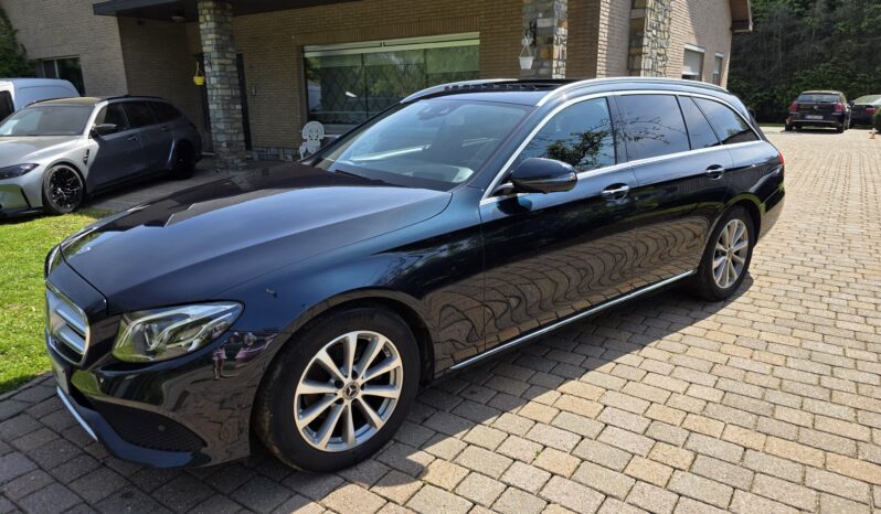 
								Mercedes-Benz E 220 full									