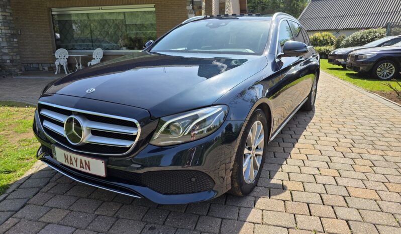 
								Mercedes-Benz E 220 full									