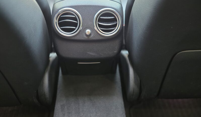 
								Mercedes-Benz E 220 full									