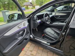 
										Mercedes E300de AMG Line full									