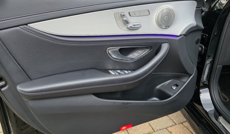 
								Mercedes E300de AMG Line full									