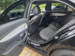 
										Mercedes E300de AMG Line full									