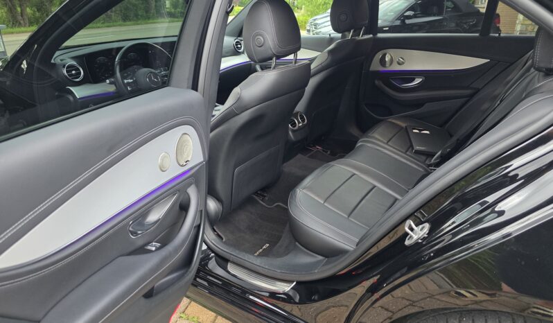 
								Mercedes E300de AMG Line full									