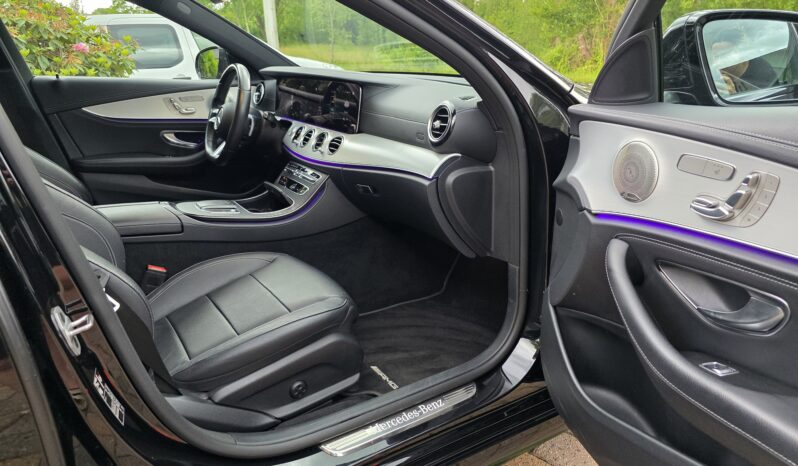 
								Mercedes E300de AMG Line full									