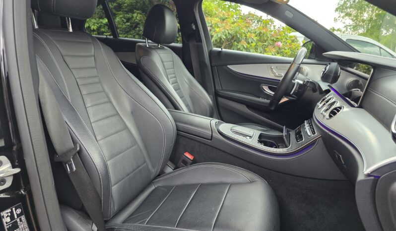 
								Mercedes E300de AMG Line full									