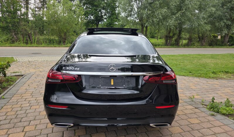 
								Mercedes E300de AMG Line full									