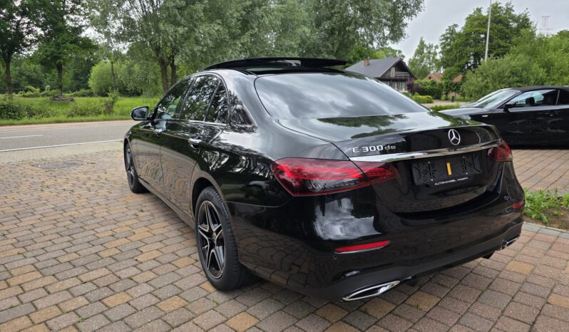
								Mercedes E300de AMG Line full									