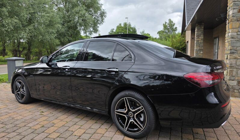 
								Mercedes E300de AMG Line full									