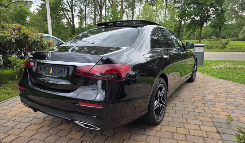 
								Mercedes E300de AMG Line full									