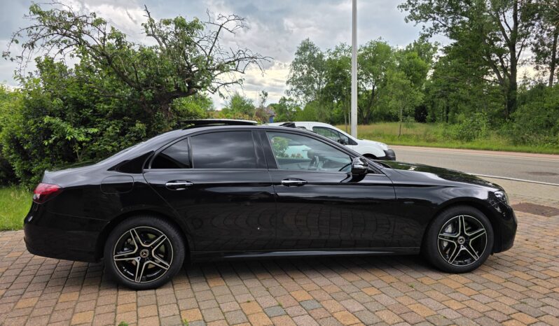 
								Mercedes E300de AMG Line full									