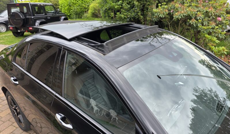 
								Mercedes E300de AMG Line full									