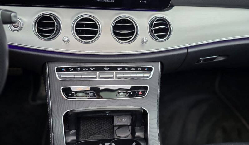 
								Mercedes E300de AMG Line full									