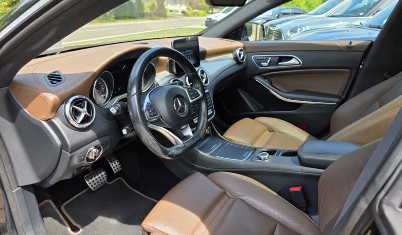 
								Mercedes-Benz CLA 250 full									