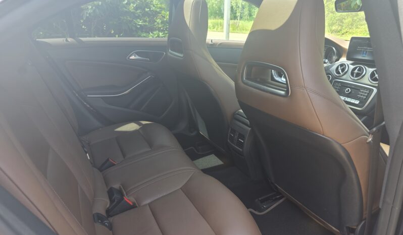 
								Mercedes-Benz CLA 250 full									