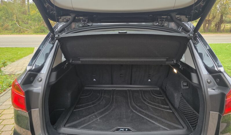 
								BMW X1 sDrive18i X-Line full									