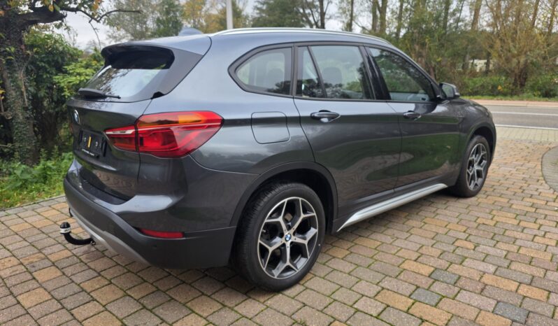 
								BMW X1 sDrive18i X-Line full									