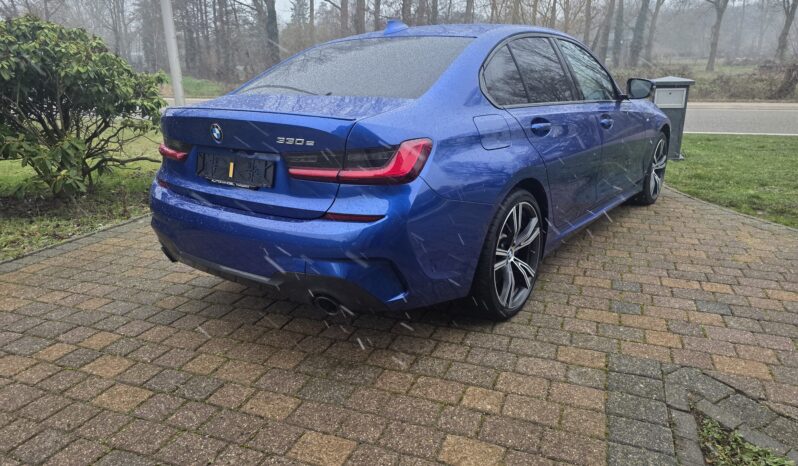 
								BMW 330e full									