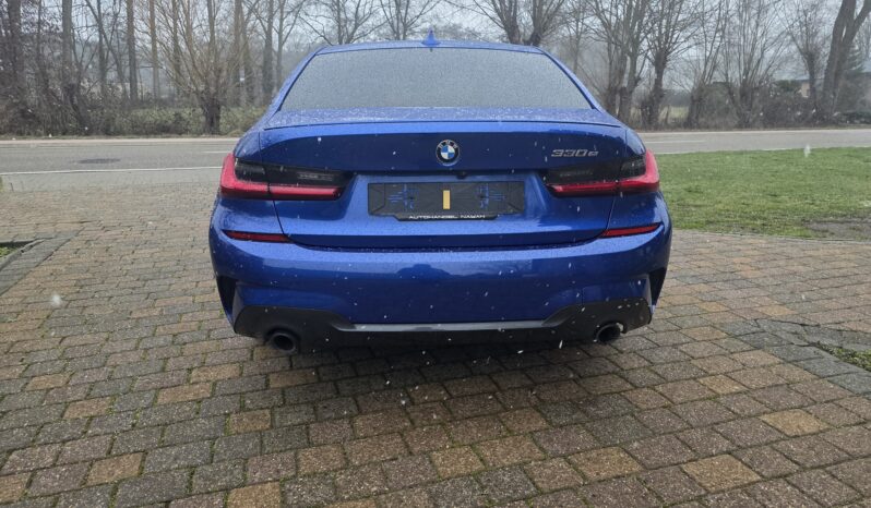 
								BMW 330e full									