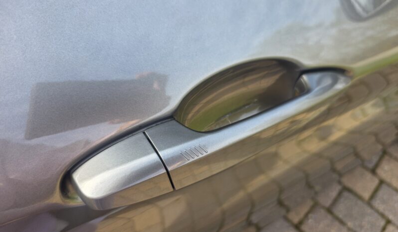 
								BMW X1 sDrive20d full									