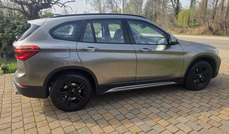 
								BMW X1 sDrive20d full									