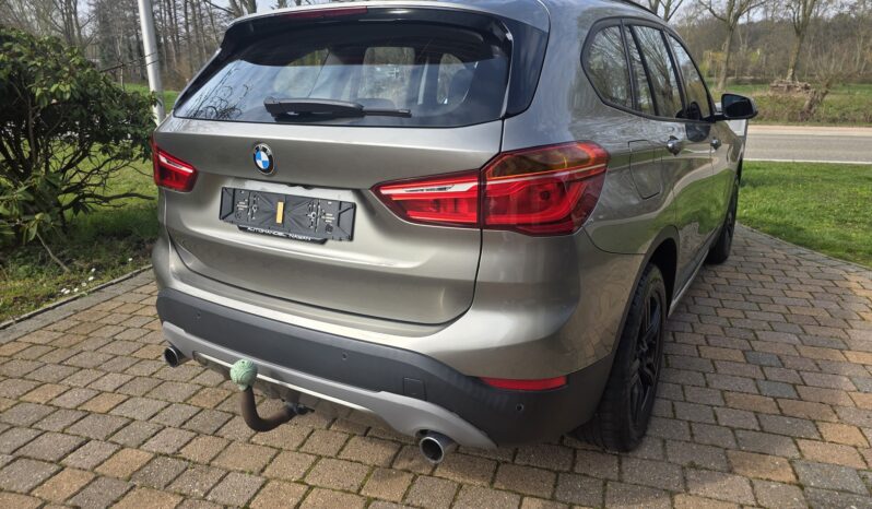 
								BMW X1 sDrive20d full									