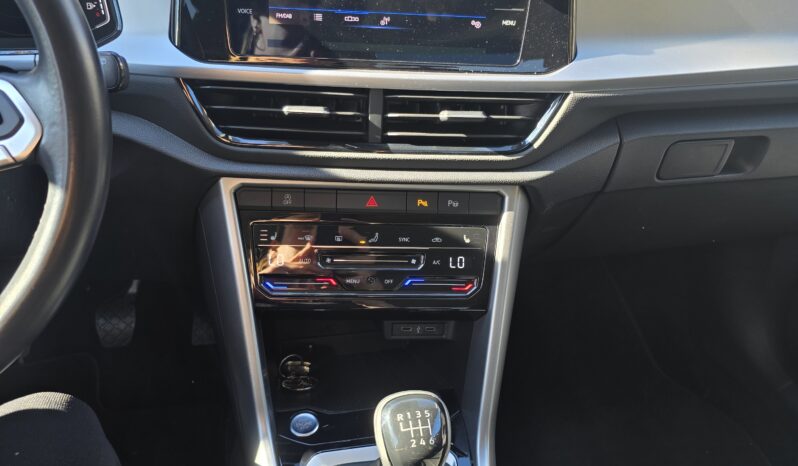 
								Volkswagen T-Roc 1.0 TSI full									
