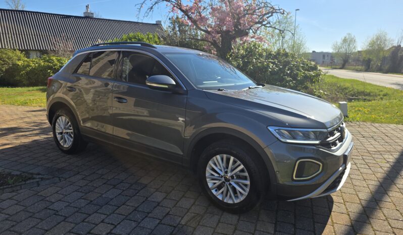 
								Volkswagen T-Roc 1.0 TSI full									