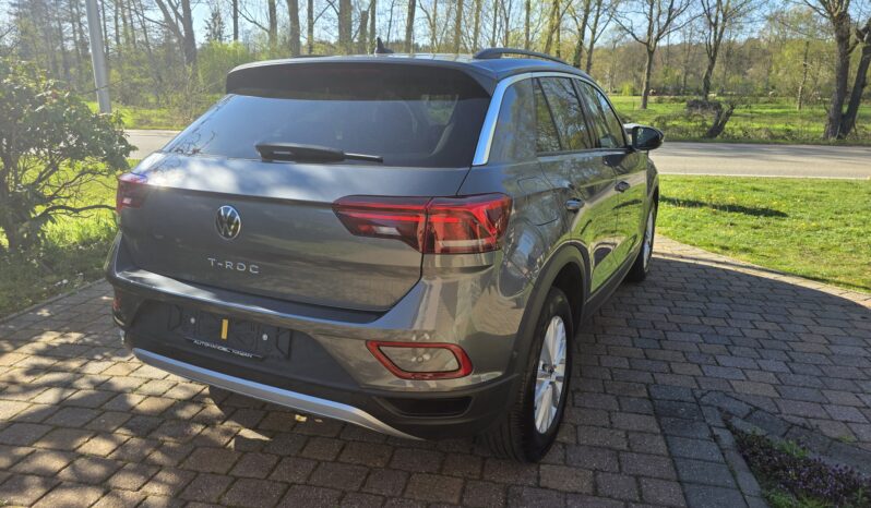 
								Volkswagen T-Roc 1.0 TSI full									