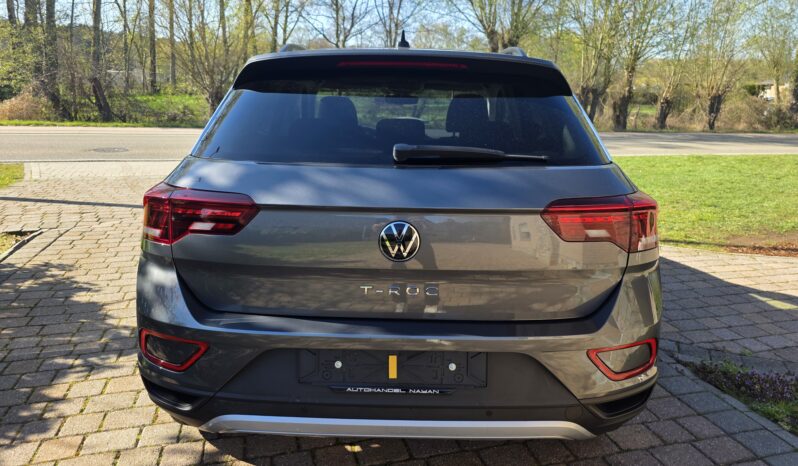 
								Volkswagen T-Roc 1.0 TSI full									