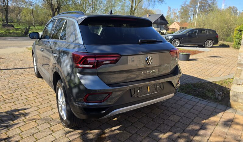 
								Volkswagen T-Roc 1.0 TSI full									