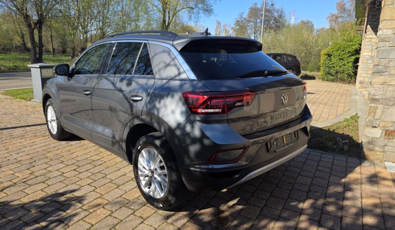 
								Volkswagen T-Roc 1.0 TSI full									