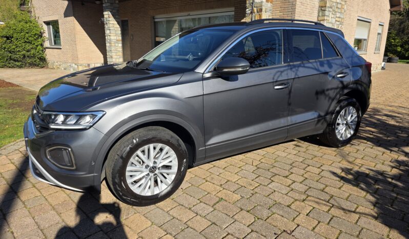 
								Volkswagen T-Roc 1.0 TSI full									
