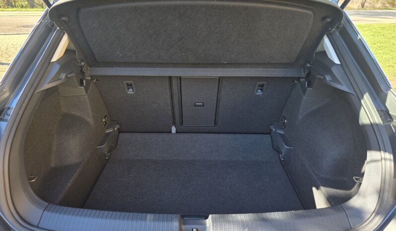 
								Volkswagen T-Roc 1.0 TSI full									