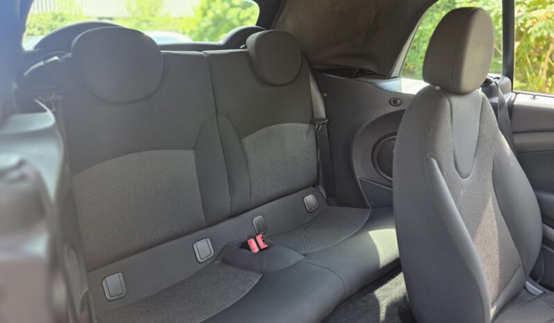 
								MINI One Cabrio full									