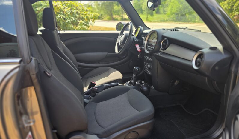 
								MINI One Cabrio full									