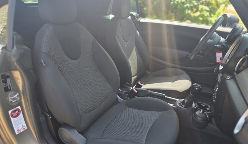 
								MINI One Cabrio full									